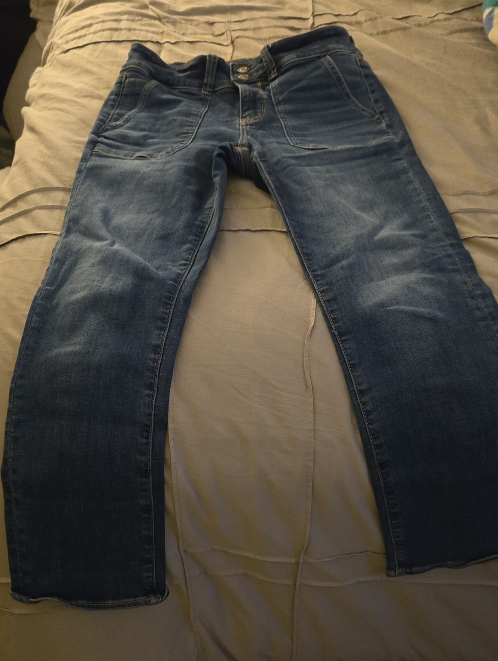 American Eagle Outfitters Women's Cropped Jeans in Dark Blue Wash Size 4